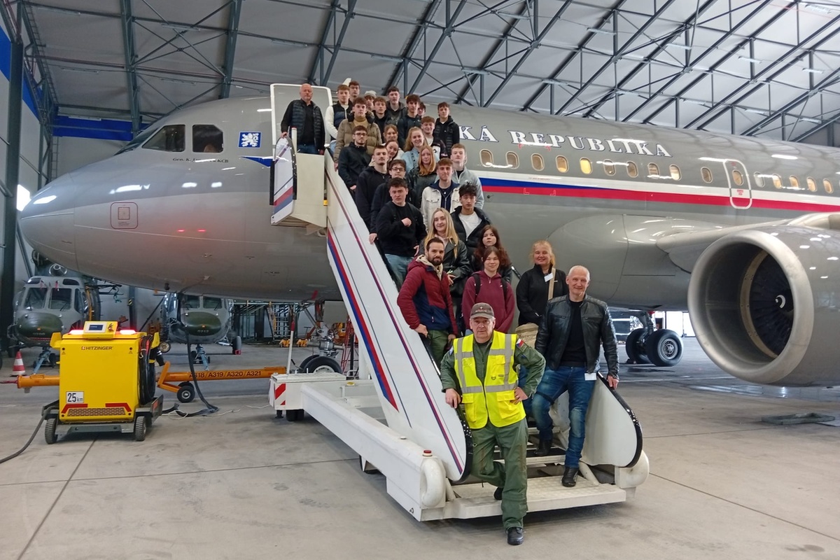 Exkurze s ambasadorem na základně dopravního letectva